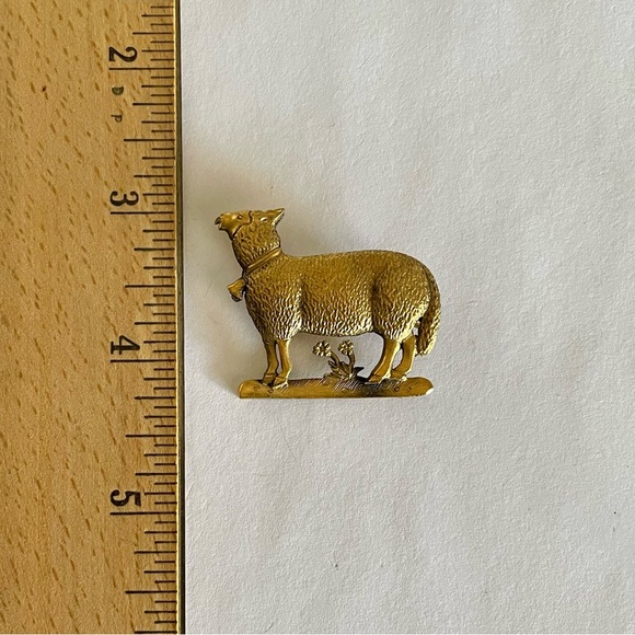 Vintage Signed C & C Sheep Brooch Pin Goldtone - Picture 3 of 5